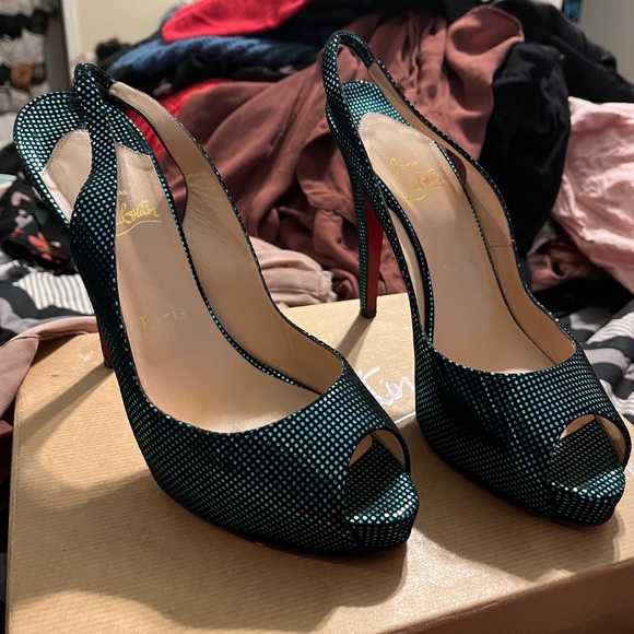 Like New - Picture 3 of 9